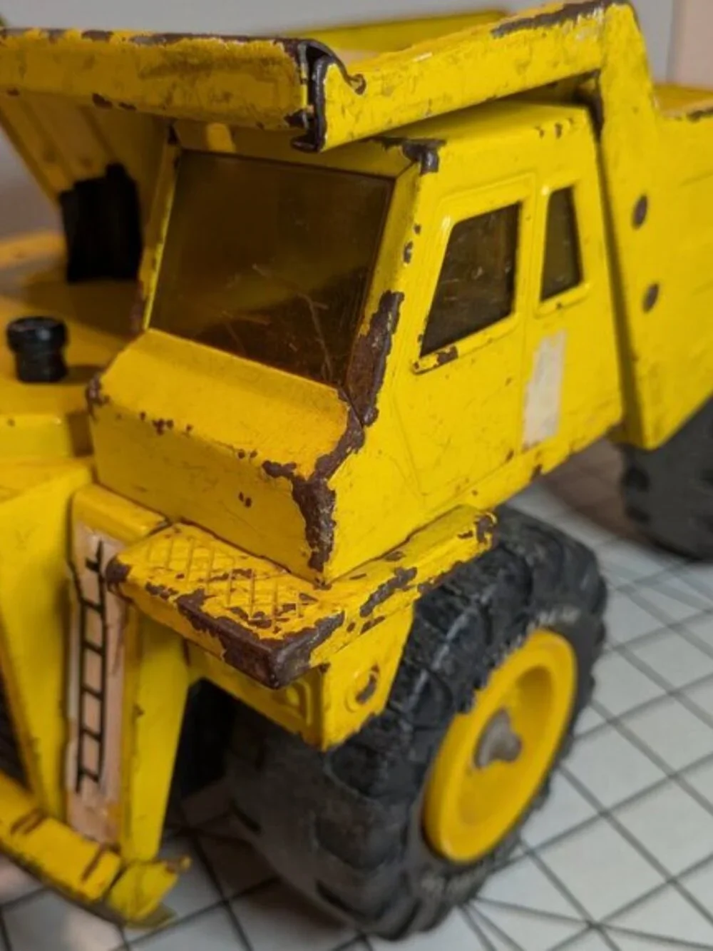 Vintage 1986 Remco Earthmover Dump Truck Pressed Steel Euclid Style Yellow